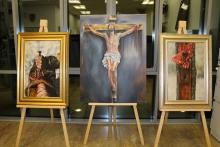 U prostoru gradske knjižnice svečano je otvorena izložba radova hrvatskog branitelja Drago Matošević pod nazivom „Korizma i Uskrs u kistu branitelja Drage Matoševića“. Izložba donosi snažan i emotivan prikaz korizmenog vremena i uskrsne radosti kroz umjetnički izričaj autora koji je svoje životno iskustvo pretočio u platno.